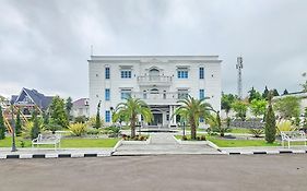 Sans Vibes Hotel Sulanjana Syariah Sukabumi